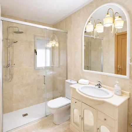 公寓 Spacious 3br With Pool, Parking Near