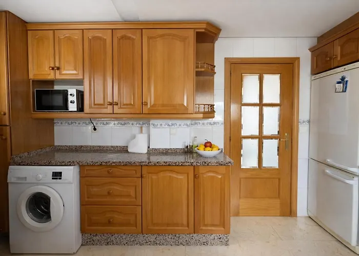 Spacious 3br With Pool, Parking Near *
